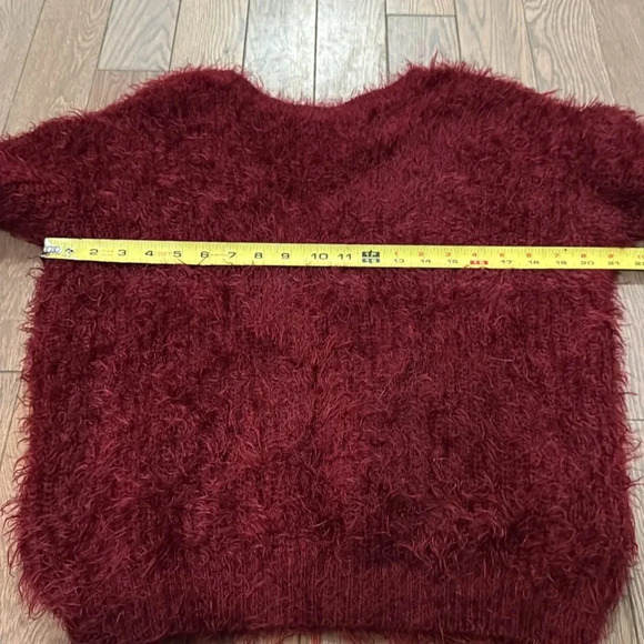 Missguided Fuzzy sweater Small Burgundy Drop Back Oversized Acrylicic & Feathers - Picture 6 of 8